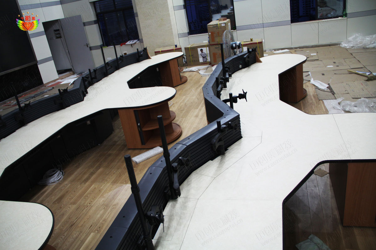 鳥(niǎo)式操作臺(tái)圖片