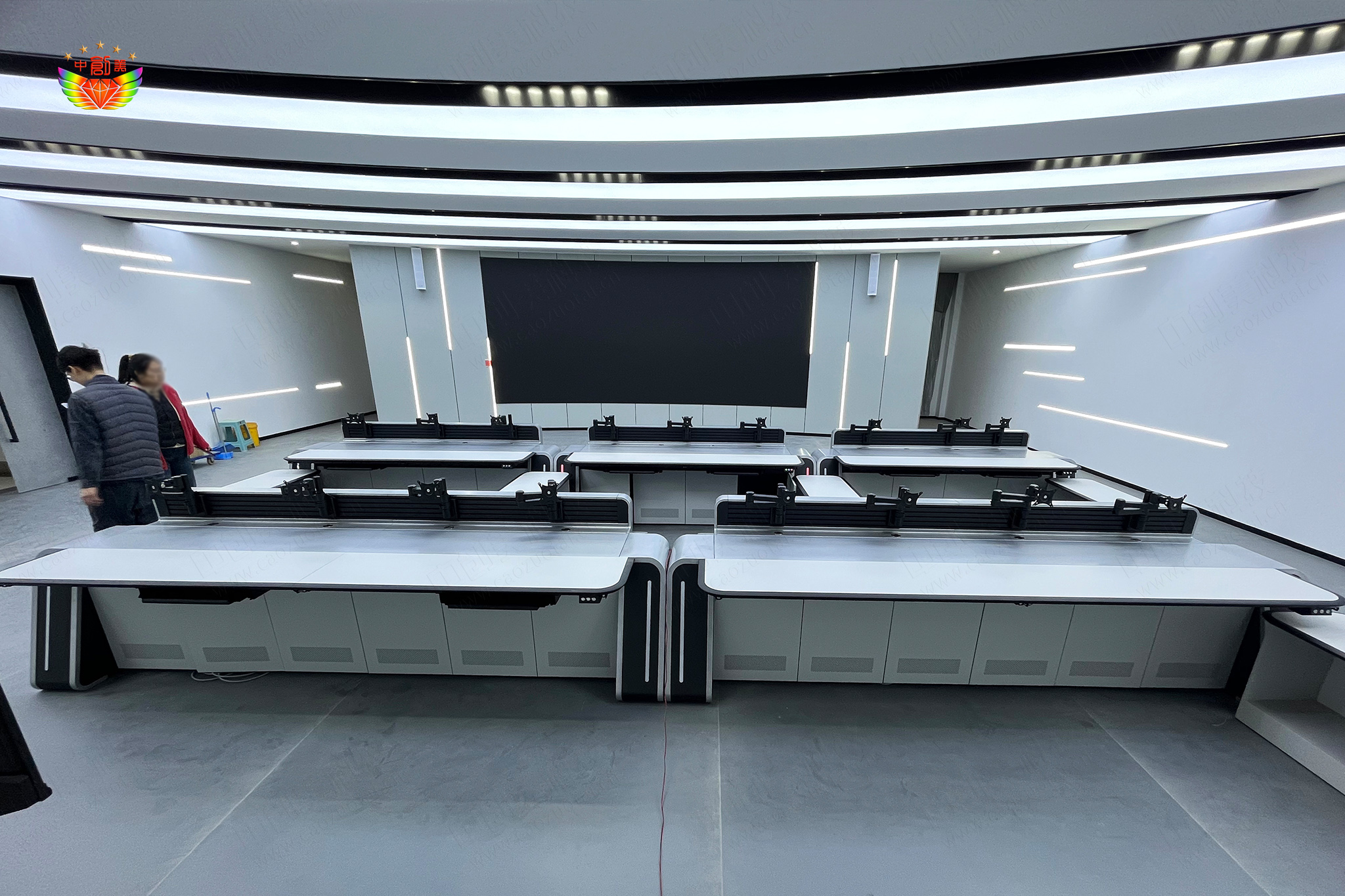 智慧城市指揮中心監(jiān)控操作臺照片