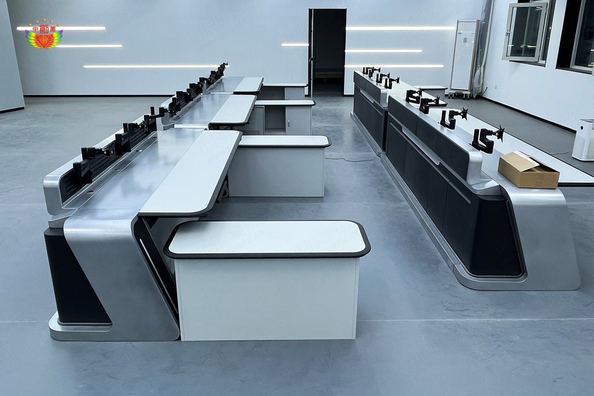 專業(yè)調(diào)度臺照片