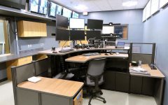 監(jiān)控臺廠家在哪里？豪華監(jiān)控臺哪家好？