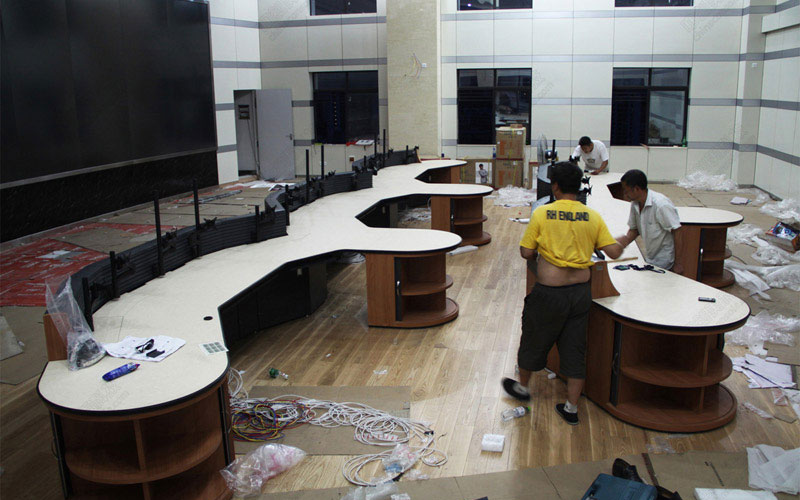 南方電網(wǎng)海南?？陔娏终{(diào)度中心控制臺項目照片