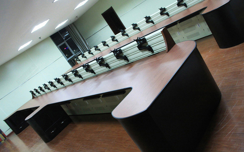 國家電網(wǎng)浮梁市電力控制臺(tái)案例照片