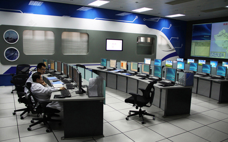 北京鐵路局控制中心弧形監(jiān)控臺(tái)圖片