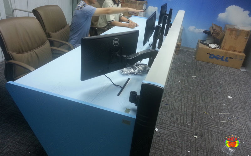 中央報(bào)警監(jiān)控臺圖片