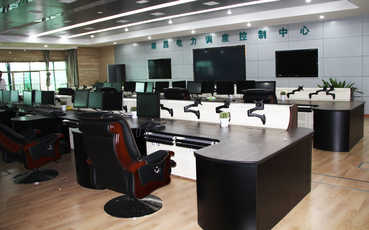 國家電網(wǎng)調(diào)度值班臺(tái)圖片