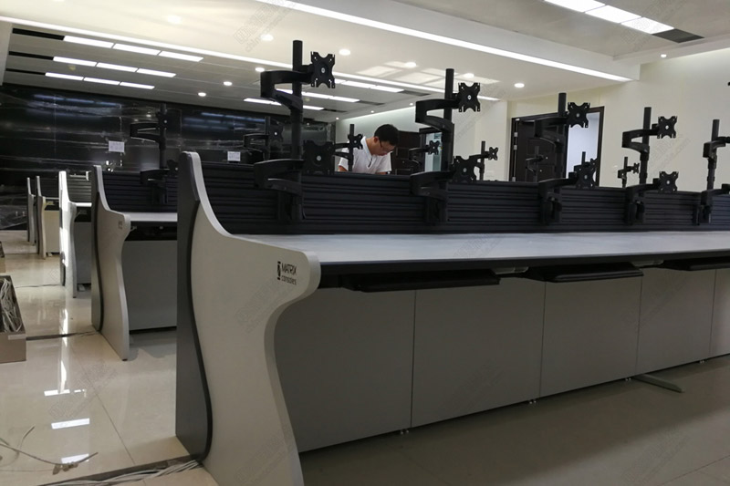 中控室操作臺(tái)現(xiàn)場照片